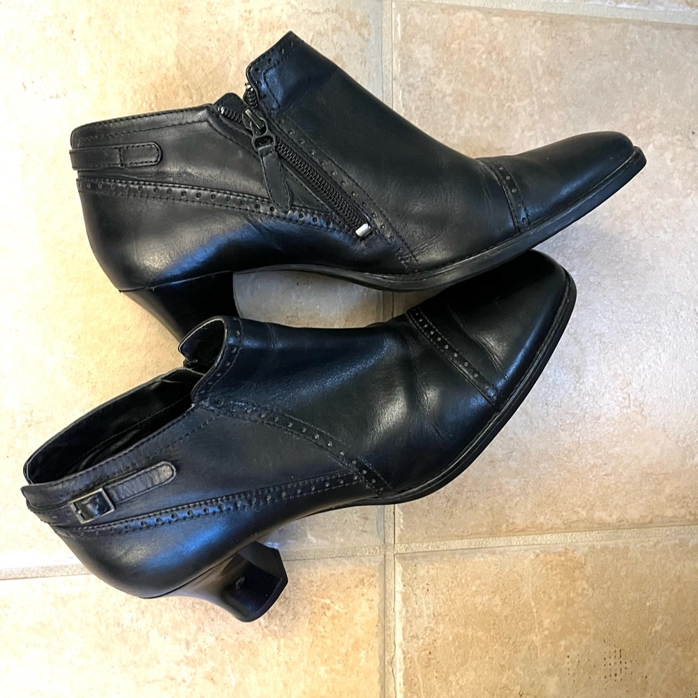 Clark’s Emily Style Black Leather Ankle Boots, Size 10M